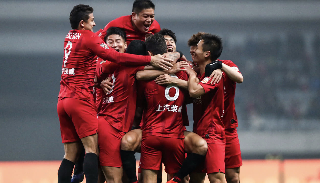 大发娱乐-包含上港面对富力展现出色进攻，球员们势不可挡的词条